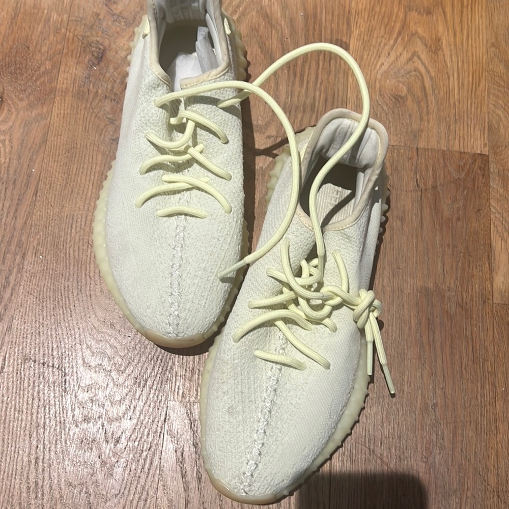 Butter Yeezy boost 350 V2 US 9 worn good condition washable box not included